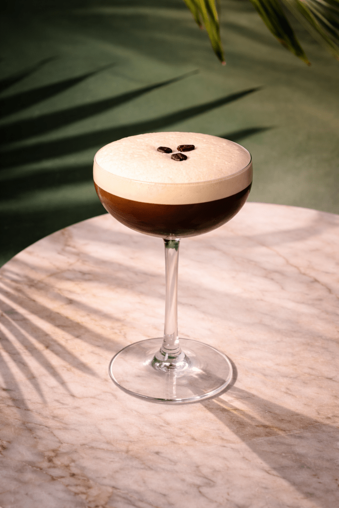 Rum Espresso Martini Cocktail mit Caribbean Rum Project Espresso Liqueur