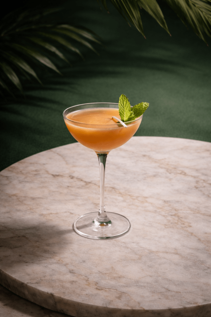 Old Cuban Cocktail mit Rum, Minze und Limette